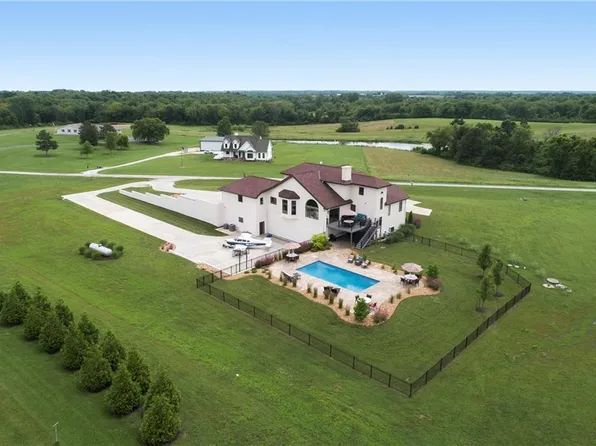 244 SE Piper Dr, Holt, MO 64048