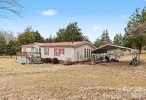 2nd image of 1520 Weaver Rd