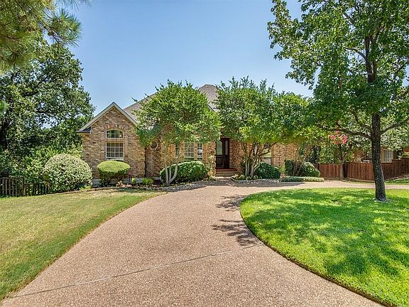 3rd image of 380 Craig Cir