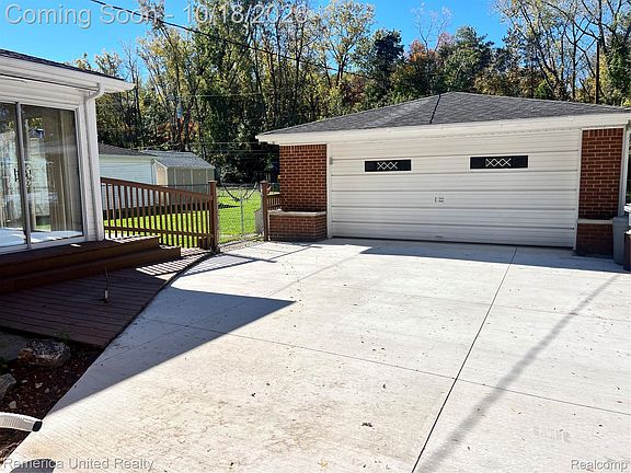 2nd image of 14969 Ellen Dr