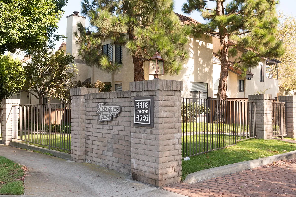 Emerald Glen entrance - 4516 Emerald St