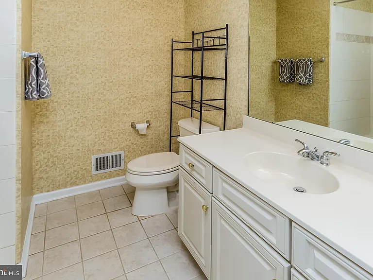 17 Lancaster Ct — Photo 29