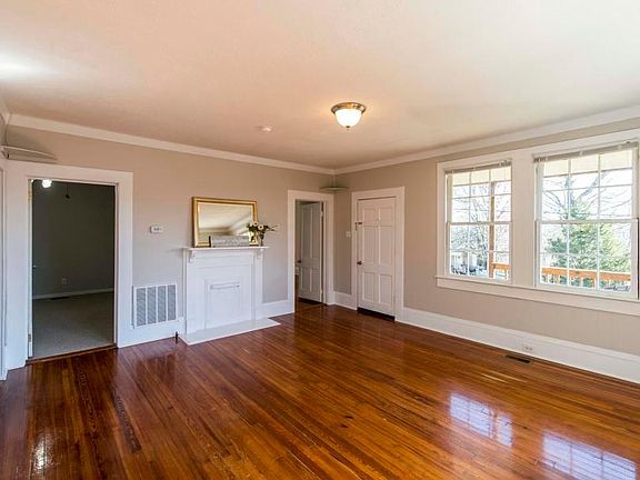 4th image of 3341 Whitney St