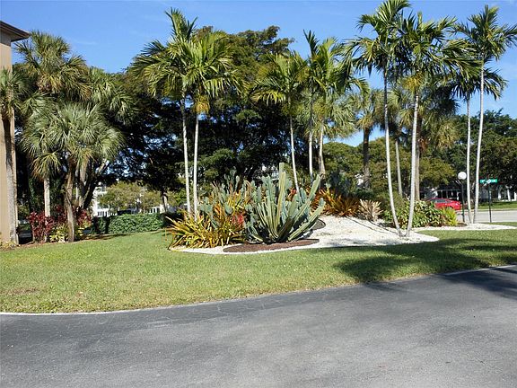 2nd image of 3201 Portofino Pt #M1