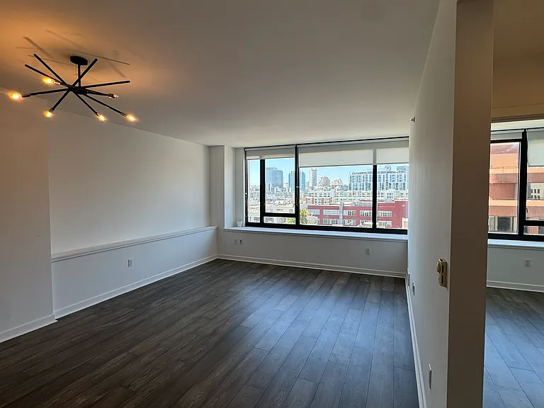 260 King St #809 — Photo 23