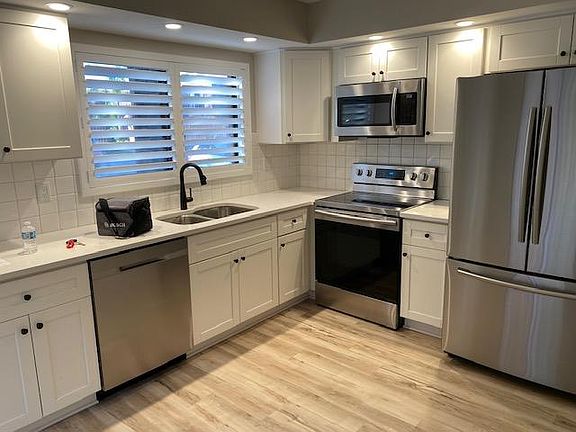 4th image of 1470 Park Shore Cir