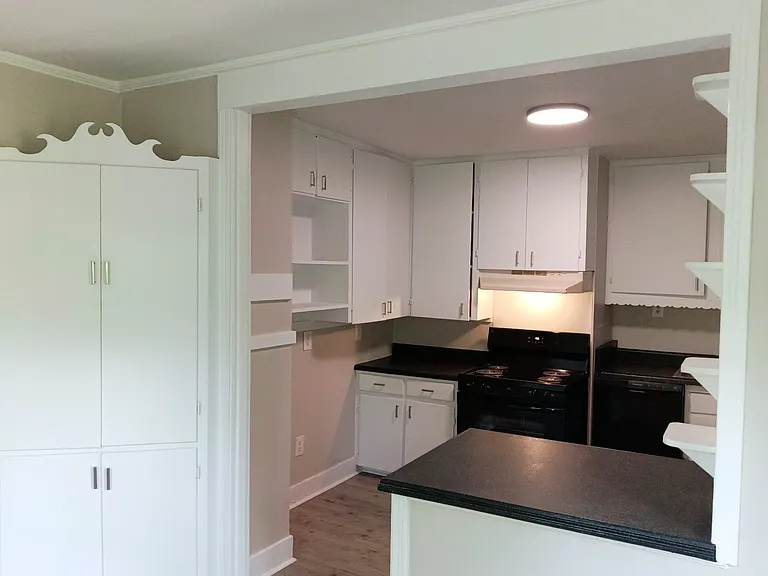 402 Green Acres Dr — Photo 3