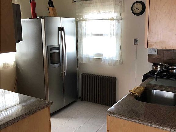 5th image of 1654 Estelle Ave