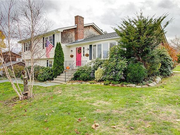 3rd image of 119 Heritage Dr