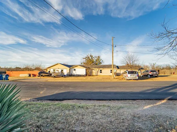 1318 W 2nd St, Breckenridge, TX 76424