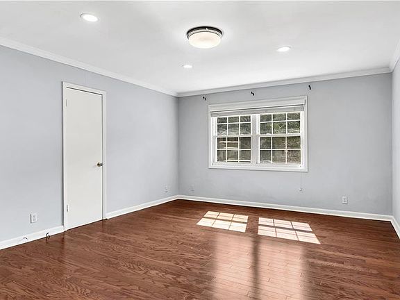 2nd image of 789 Jordan Ln #D2