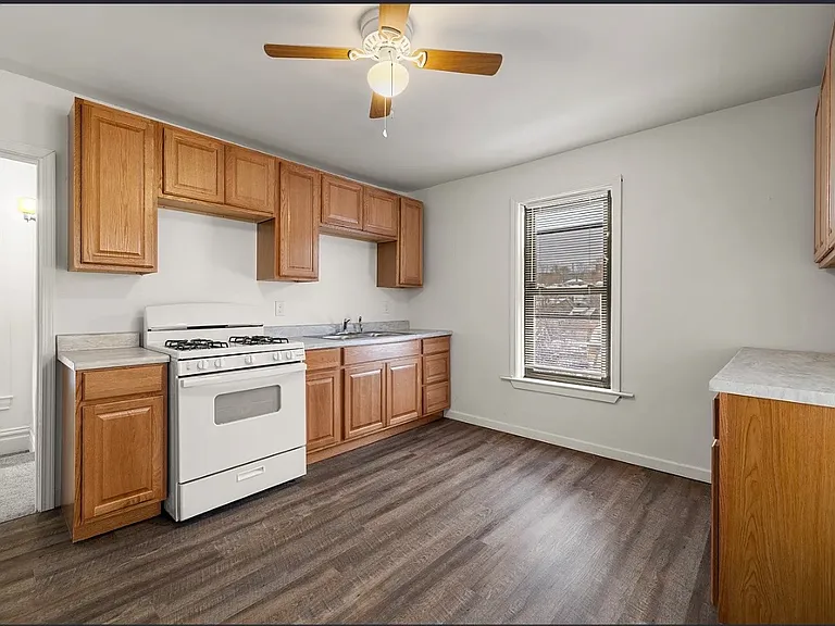 62 Maytide St — Photo 8
