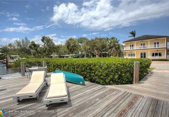 Home For Sale In Hollywood Lakes