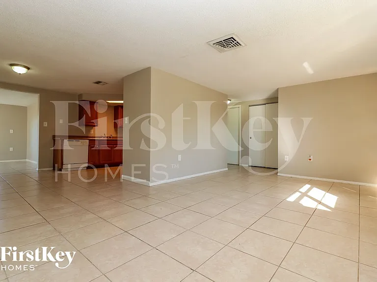 9231 Glen Moor Ln — Photo 3
