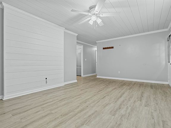 4th image of 85 Airwood Dr