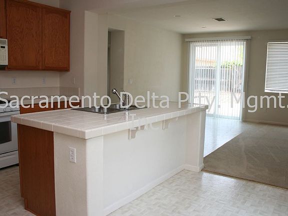 3rd image of 5607 Los Pueblos Way