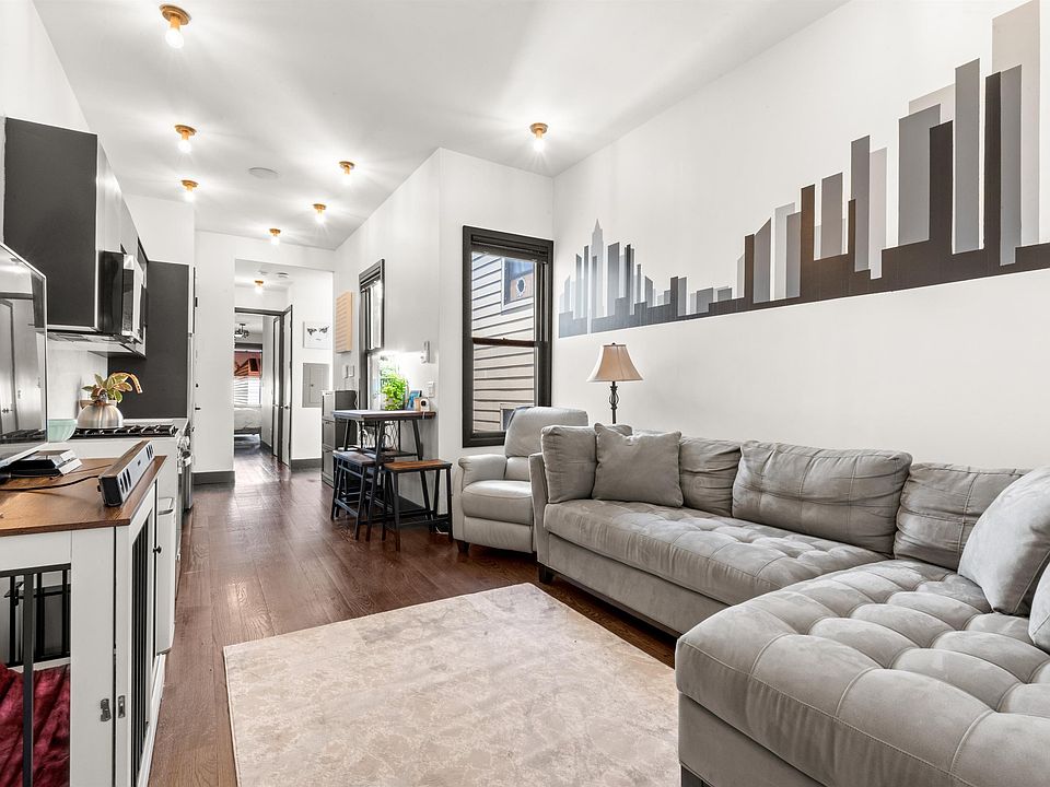 1st image of 43 Thorne St APT 3L