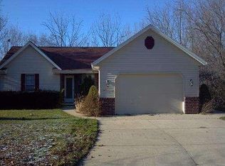 W350N5567 Lake Dr, Oconomowoc, WI 53066