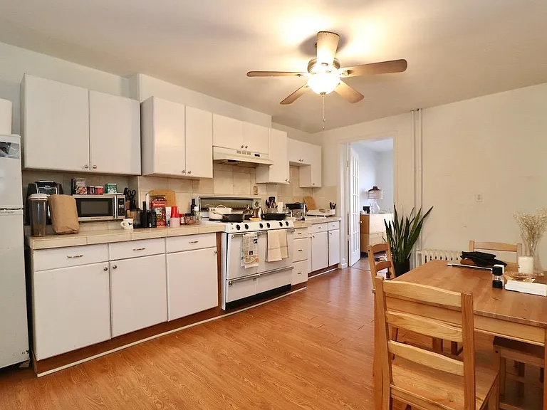 270 Montgomery St #2 — Photo 13