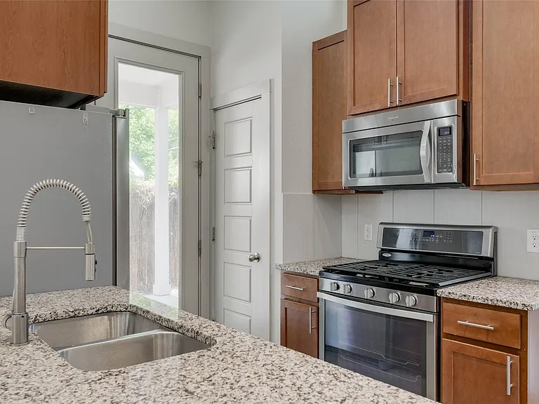 2612 Willow St #B — Photo 11