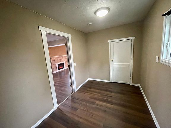center bedroom