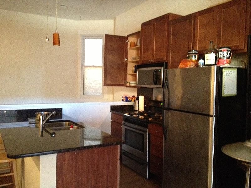 1st image of 930 W Sheridan 1nw #(1)