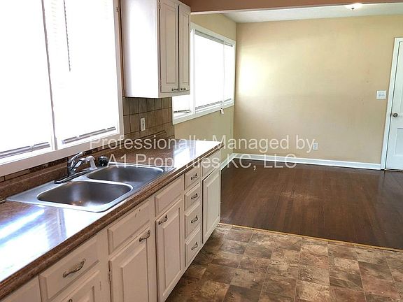 3rd image of 100 W 96th St