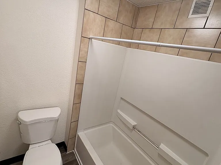 Ivy Apartments — Photo 10