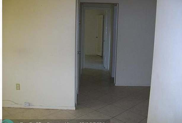 2nd image of 2633 Pierce St APT 107