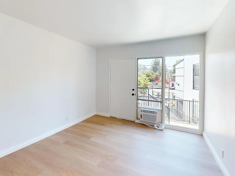 The Claire Manor Apts — Photo 14