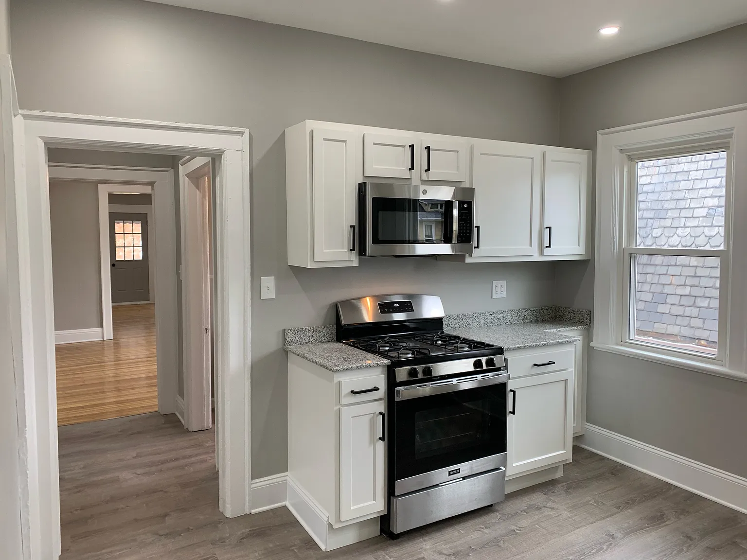 3 bed, 1200 sqft, $1,650 — Photo 2