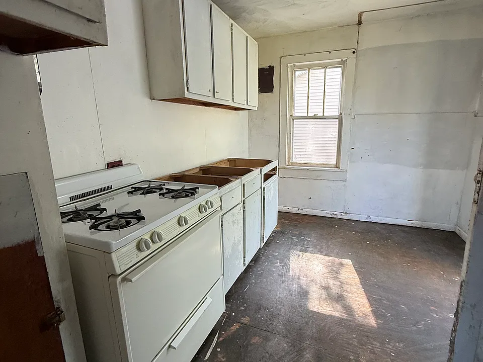 1700 W Grand Ave