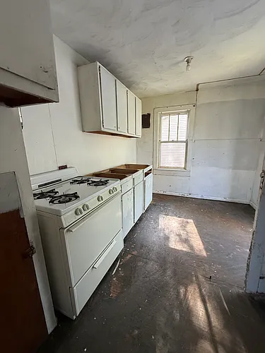 1700 W Grand Ave Photo 1