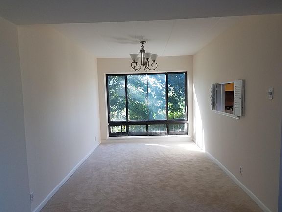 4th image of 112 Roberts Ln