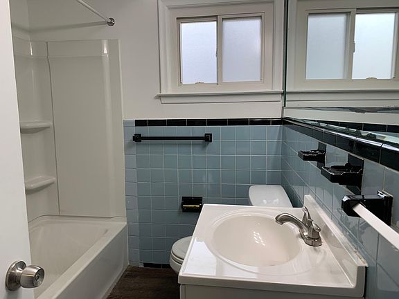 4th image of 21731 Sussex Ave