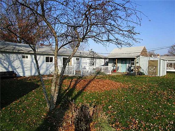 3rd image of 2251 Royal Oak Ave