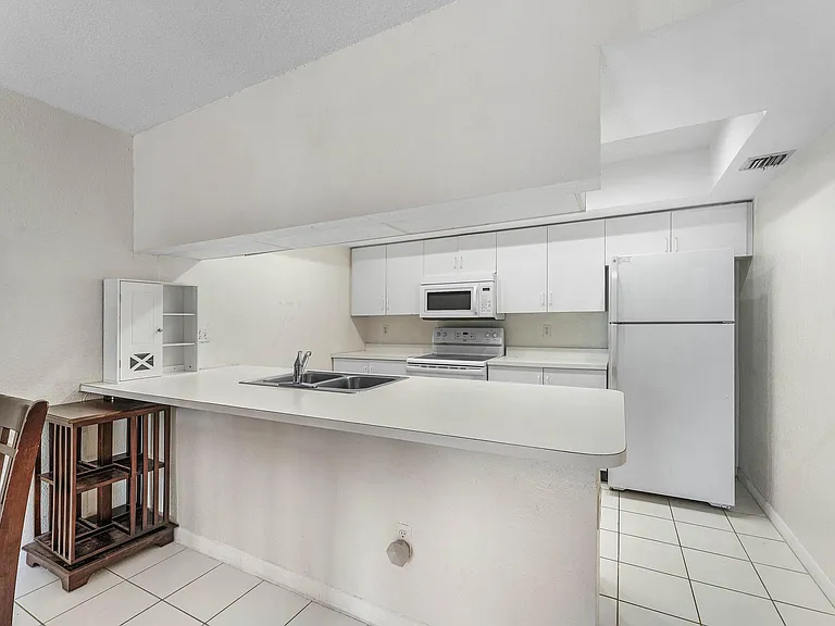 170 Waterside Dr #170 — Photo 5