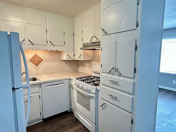 4th image of 4110 Clairmont Ave S APT J