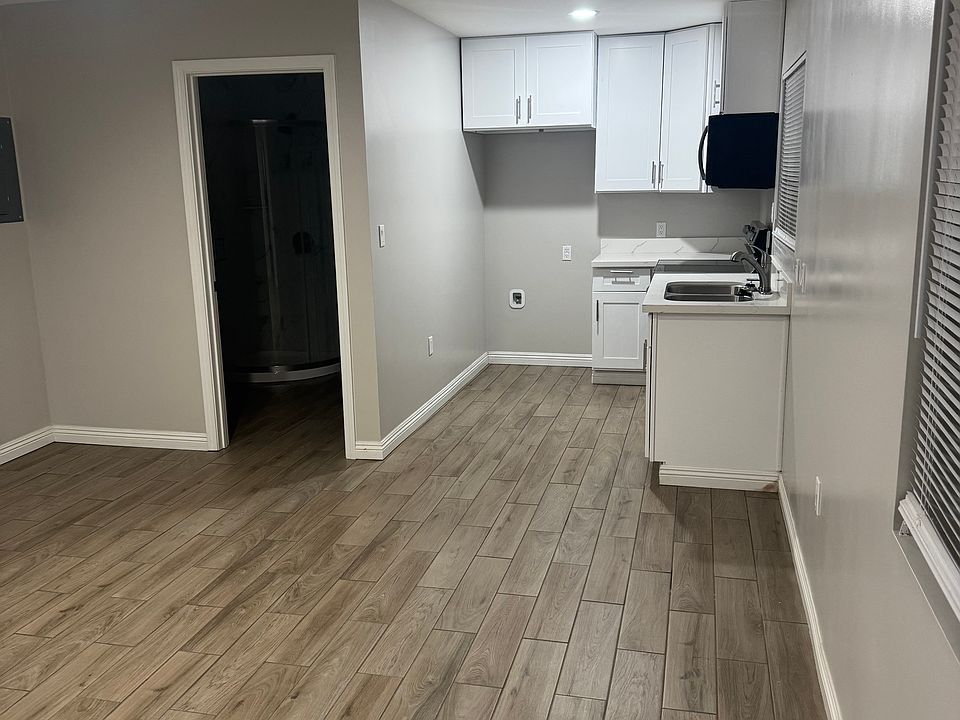 1st image of 3621 Balboa Dr #B