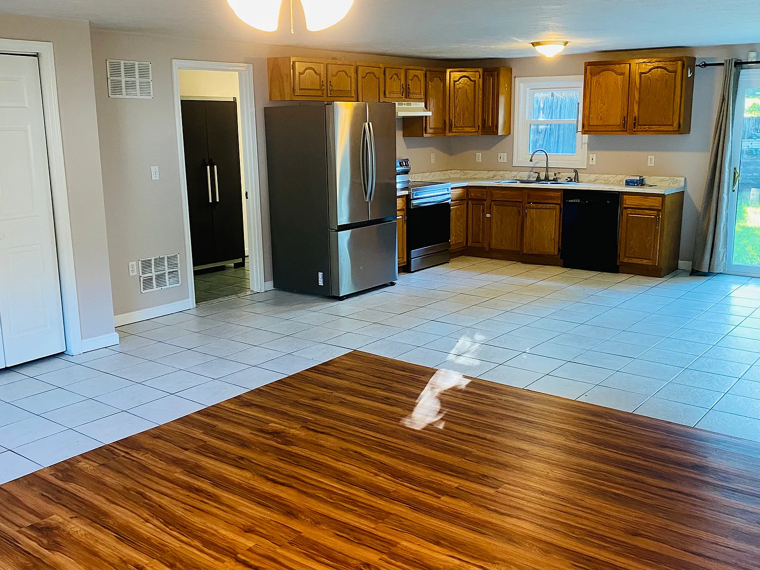 3 bed, 1.5 bath, 1550 sqft, $2,950 — Photo 4
