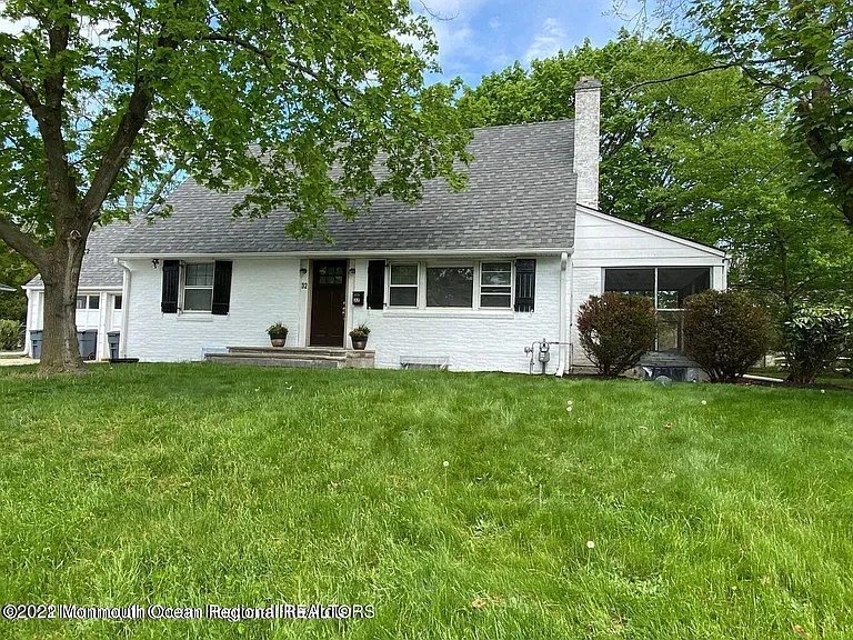 32 Baker Dr — Photo 1