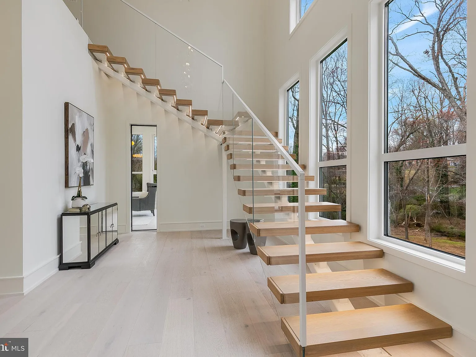 6 bed, 6.5 bath, 8700 sqft, $27,000 — Photo 3