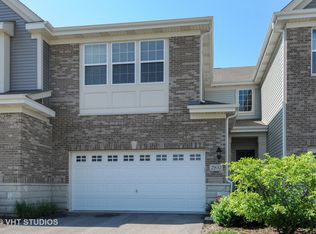 2832 Henley Ln, Naperville, IL 60540