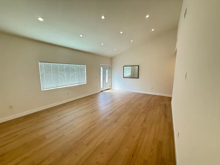 10959 Collins St — Photo 6