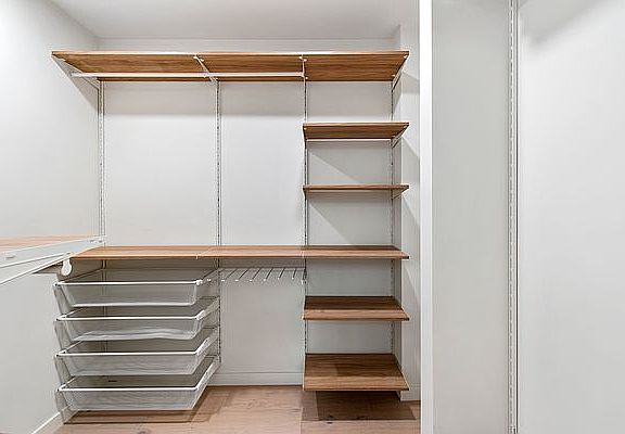 5th image of 77 W 55th St APT 6C