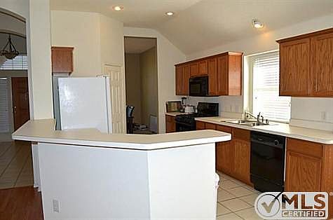 4th image of 3440 Bluegrass Dr