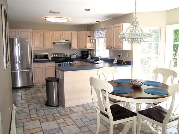 3rd image of 1 Wyndgate Dr