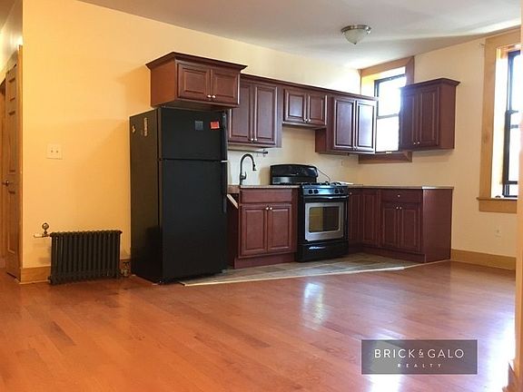 3rd image of 225 Parkside Ave APT 6E