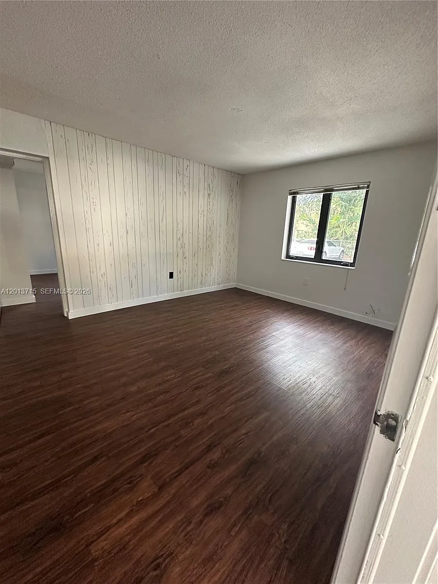 Building Photo - 24 Calabria Ave #4