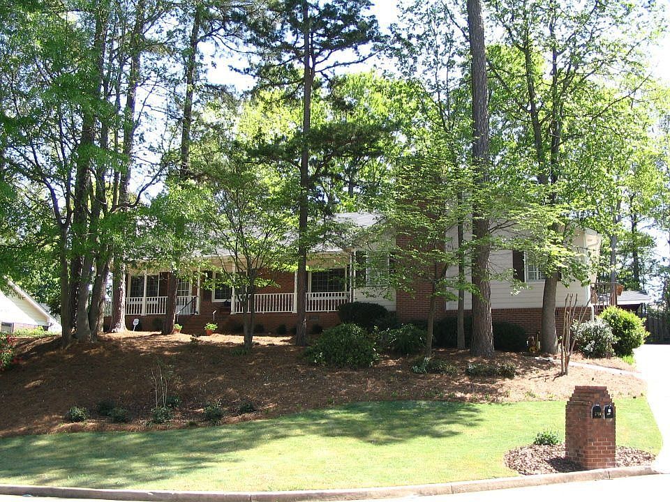 Wonderful Curb Appeal!